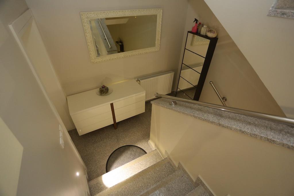Eva Apartman *