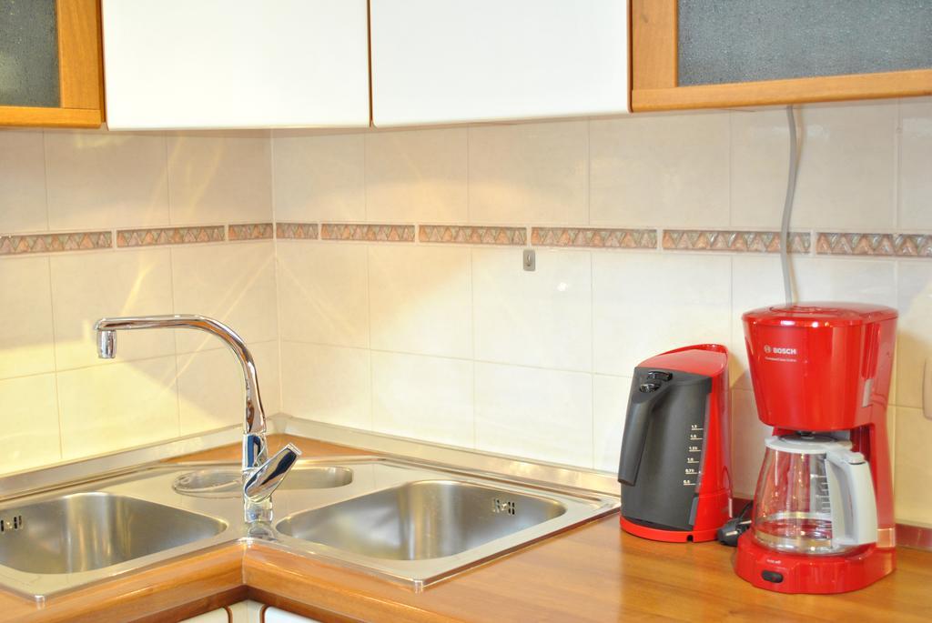 Eva Apartman *